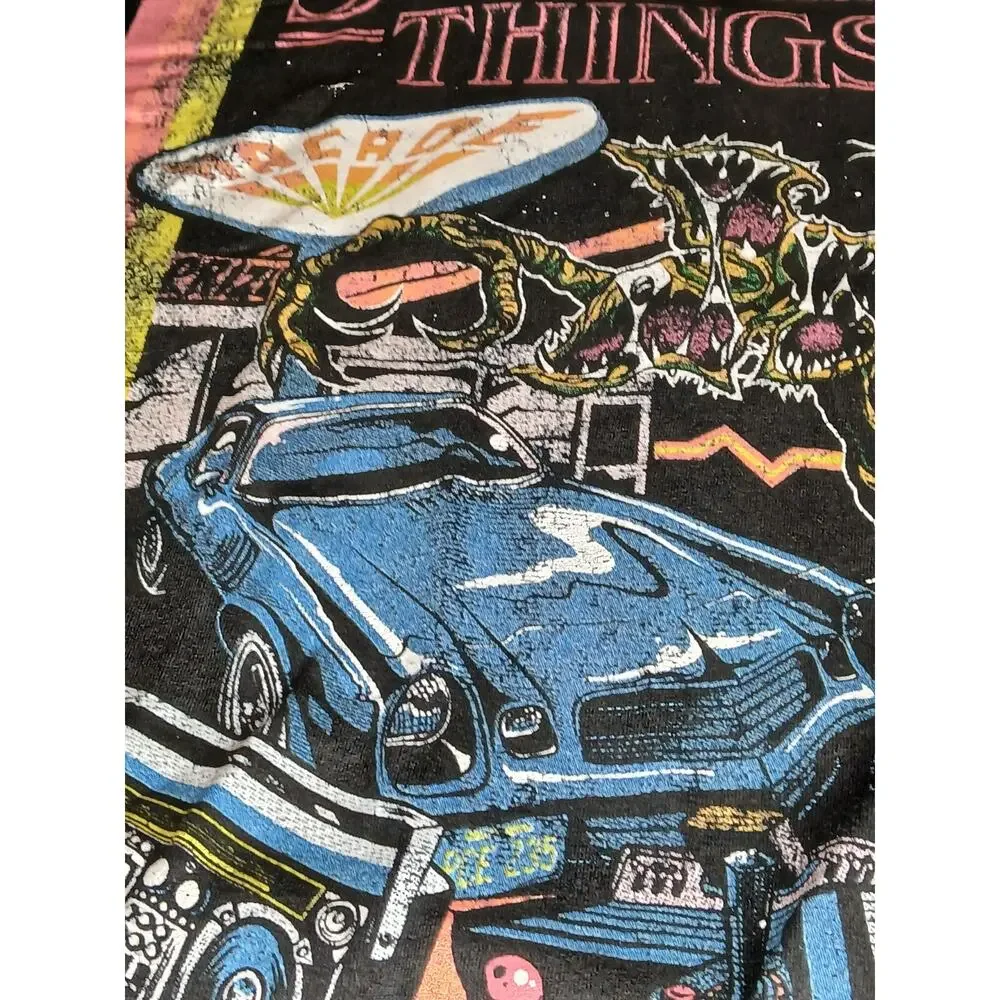 Stranger Things Retro Mens M‎ T-Shirt Crew Black Multicolor Graphic Print Arcade